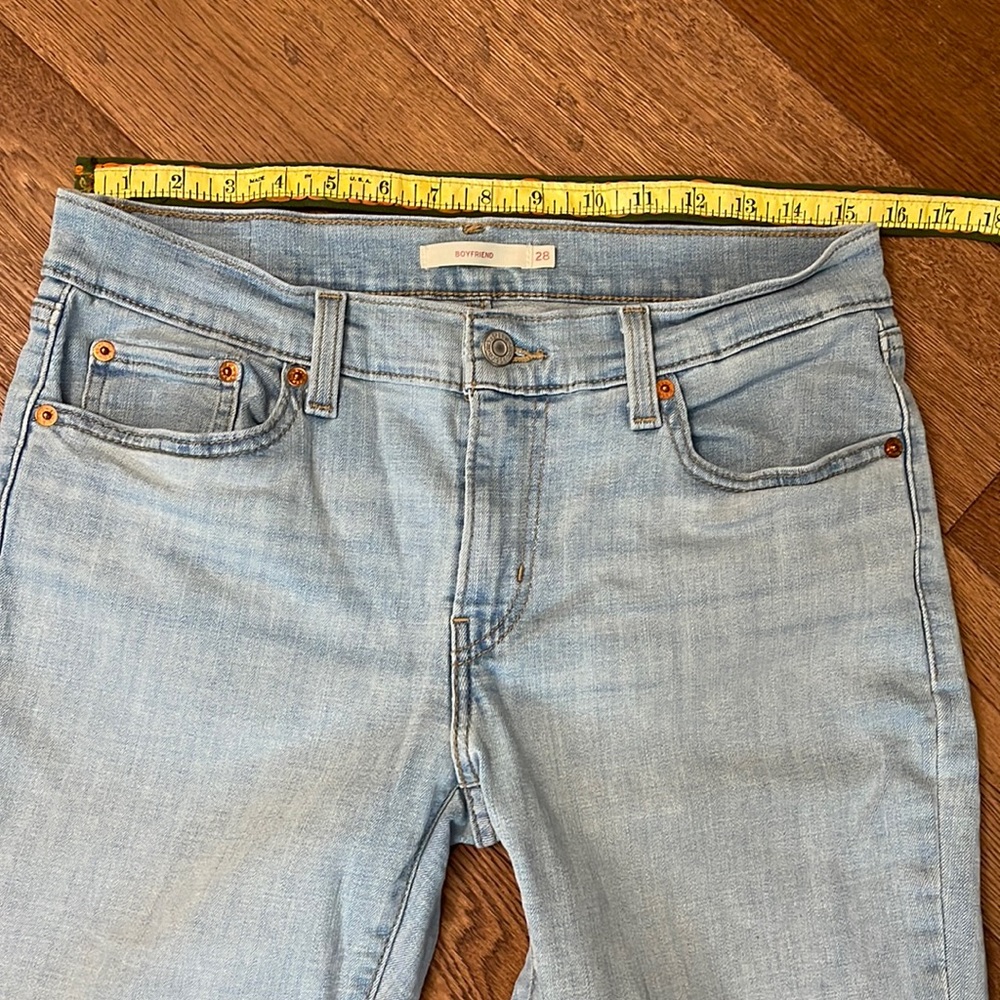 Levi boyfriend jeans 28 light wash